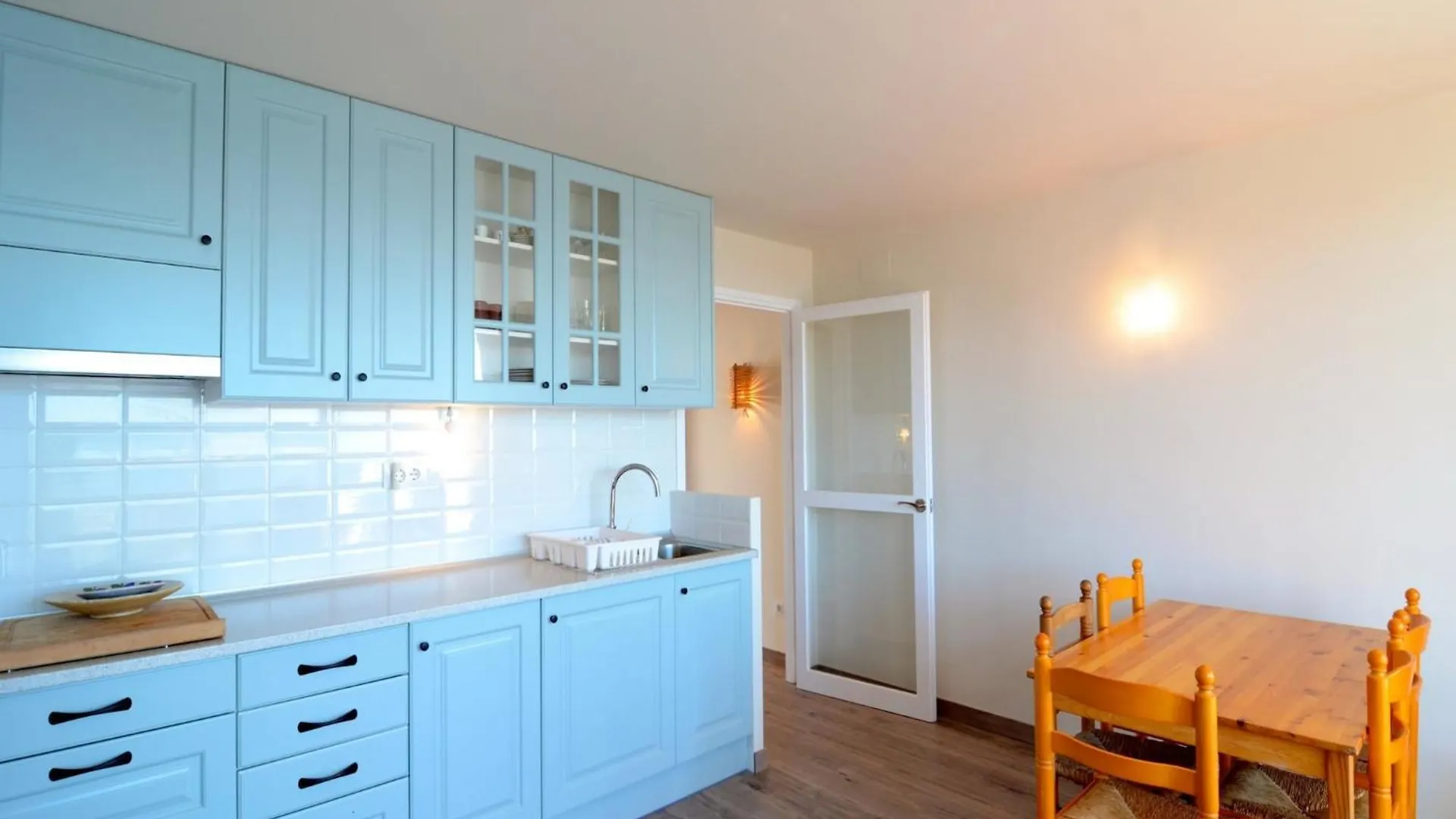 The Apartment In L'Escala Has 1 Bedrooms