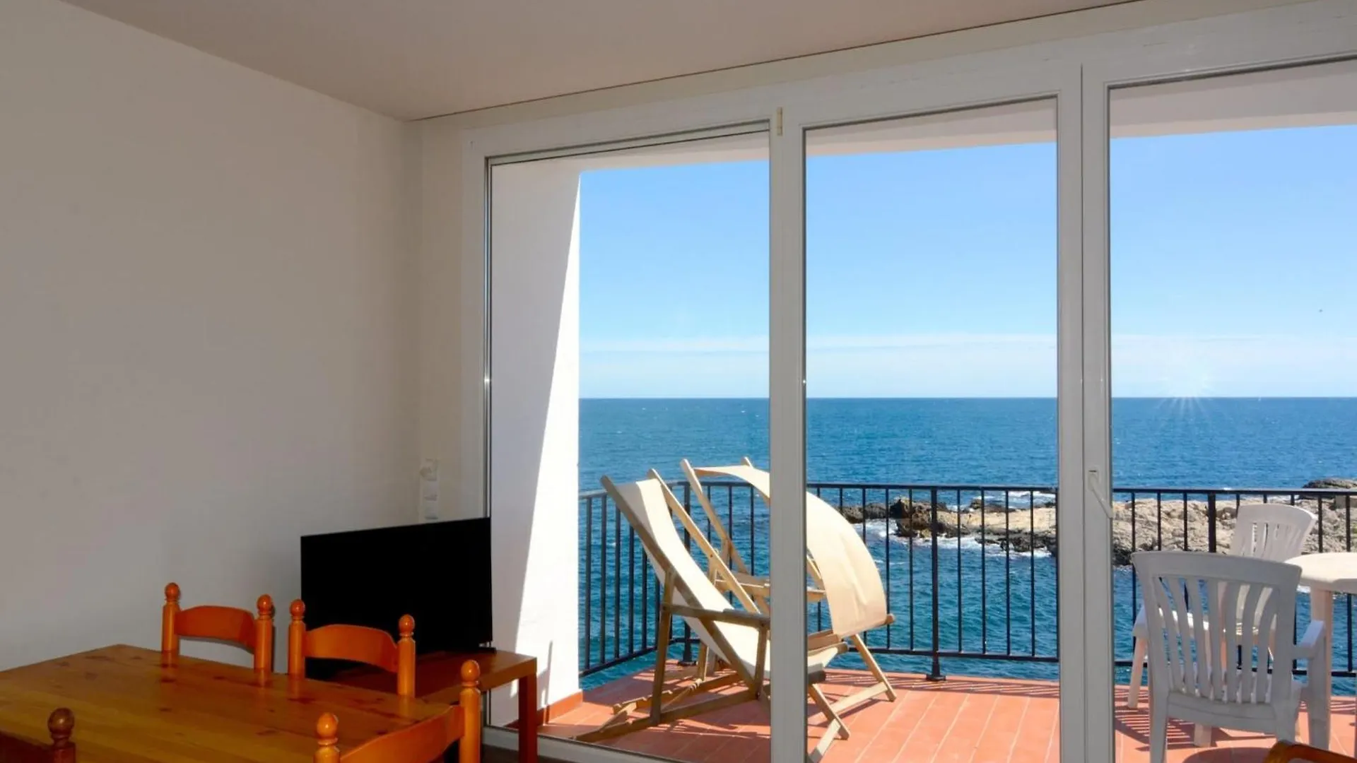 The Apartment In L'Escala Has 1 Bedrooms 0*,